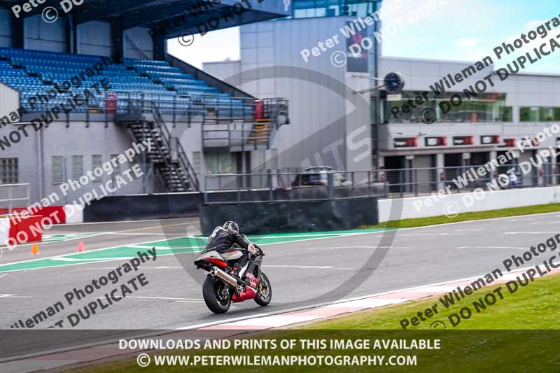donington no limits trackday;donington park photographs;donington trackday photographs;no limits trackdays;peter wileman photography;trackday digital images;trackday photos